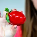 Veja como o excesso de morango do amor pode afetar a pele