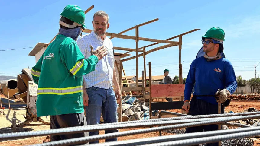 Renato de Castro realiza visita técnica às obras de construção das 46 casas a custo zero Renato de Castro realiza visita técnica às obras de construção das 46 casas a custo zero
