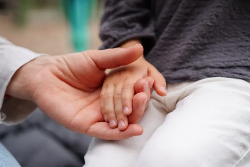 Veja os sintomas e os cuidados com a doença mão-pé-boca