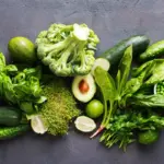 8 vegetais verdes-escuros que ajudam a prevenir doenças