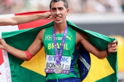 Caio Bonfim é prata na prova de 35 km do Mundial de Atletismo