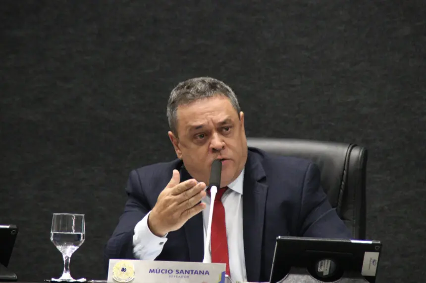 Vereador Múcio Santana solicita estudos para melhorias no trânsito no Bairro Carrilho