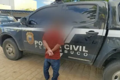 PCGO e PCPE prendem autor de extorsão contra criança; homem mantinha armazenado conteúdo pornográfico infantil