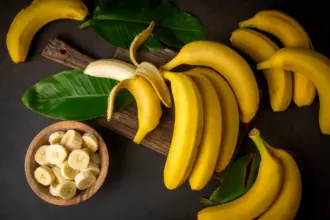 10 benefícios da banana para a saúde e como consumi-la
