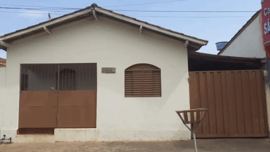 Classificados Meganésia: Vende-se uma casa no Bairro Carrilho