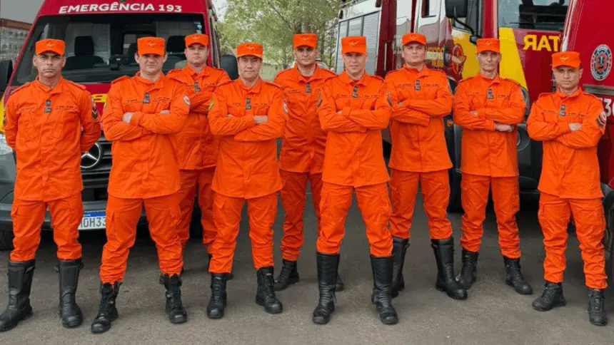 Corpo de Bombeiros de Goiás adota novo fardamento operacional na cor laranja Corpo de Bombeiros de Goiás adota novo fardamento operacional na cor laranja