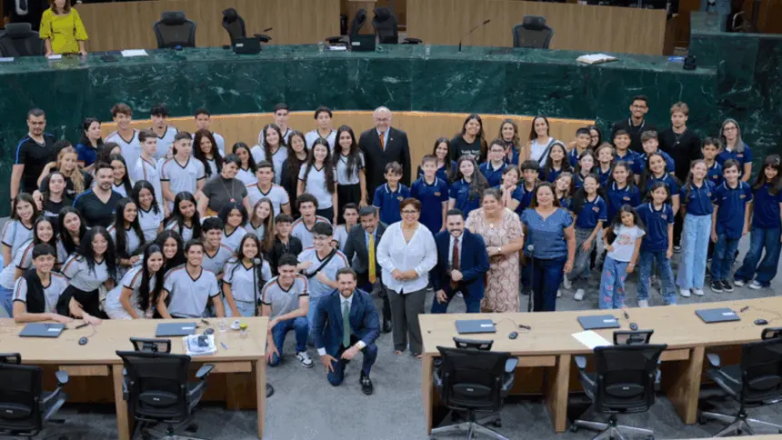 Estudantes de Goianésia participam do projeto “Deputados do Futuro” e conhecem a Alego