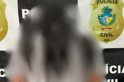 Mulher é presa em Jaraguá após dupla tentativa de homicídio contra irmã e companheiro