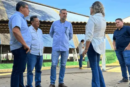 Prefeito Renato acompanha situação da Escola Luiz de Oliveira e determina ações para manter aulas em tempo integral