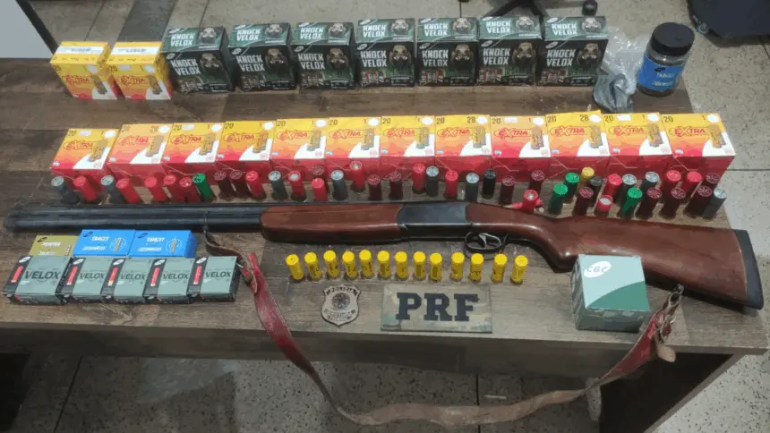 PRF apreende arma, munições e celulares na BR-153 PRF apreende arma, munições e celulares na BR-153