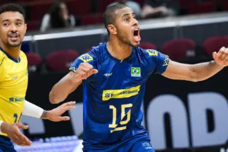 Brasil volta a vencer no Mundial e se garante nas oitavas de final