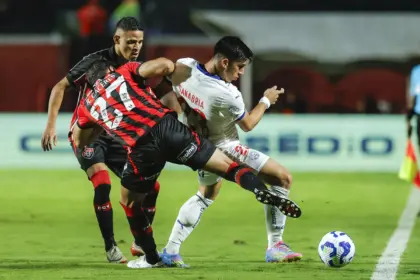 Vitória derrota Bahia e ganha fôlego na luta contra o rebaixamento