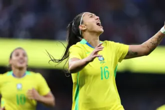 Com uma a menos, seleção feminina vence amistoso contra Inglaterra