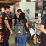 Operação Metanol fiscaliza estabelecimentos e combate bebidas adulteradas em Goianésia