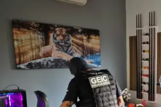 Operação Saldo Negativo cumpre busca domiciliar e investiga ex-gerente de banco por movimentar fraudes usando mais de 50 contas-correntes de clientes