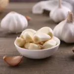 8 benefícios do alho para saúde e formas criativas de usá-lo