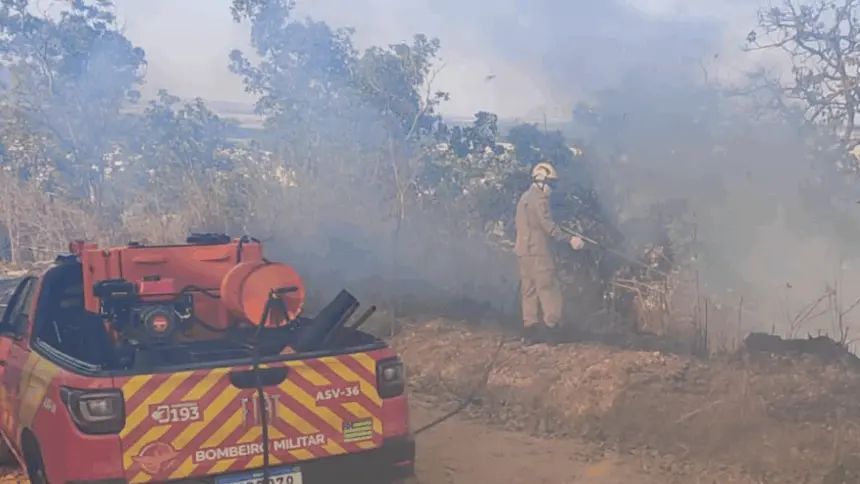 Bombeiros de Goianésia atuam em cinco incêndios em vegetação em um único dia