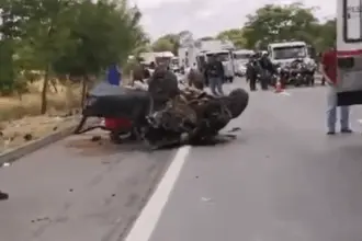Urgente: Colisão entre carro e ambulância deixa três mortos e dois feridos graves na BR-153