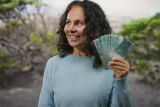 4 decretos para atrair dinheiro e prosperidade