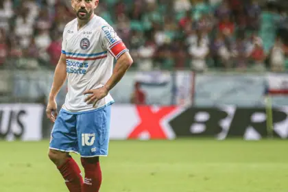 Everton Ribeiro passa por cirurgia de tireoide devido a um câncer