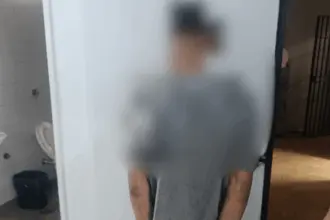 Forças policiais prendem casal suspeito de envolvimento na morte de uma criança de 1 ano e 10 meses