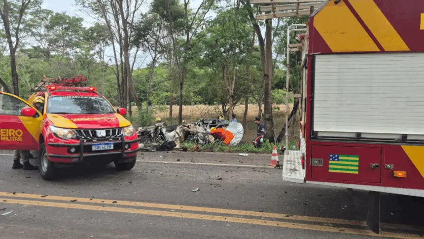 Grave acidente na GO-080 próximo a Artulândia deixa uma mulher morta e vários feridos