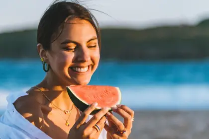 12 nutrientes que ajudam a proteger a pele do sol