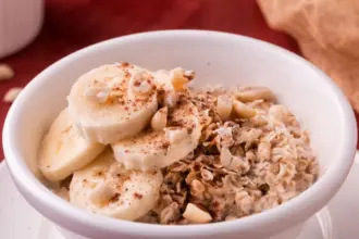 4 lanches proteicos com amendoim para melhorar o ganho de massa muscular