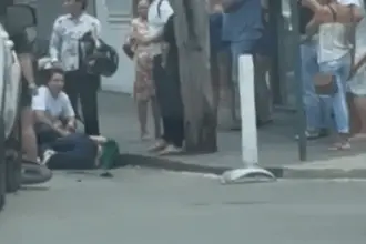 Mulher fica ferida em acidente entre carro e moto na Avenida Mato Grosso