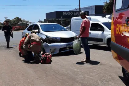 Mulher fica ferida em acidente entre carro e moto na região leste de Goianésia