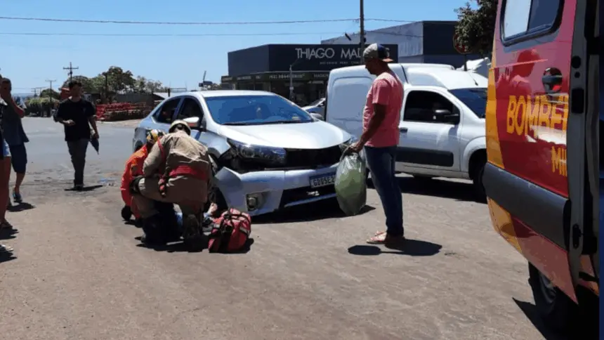 Mulher fica ferida em acidente entre carro e moto na região leste de Goianésia