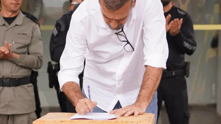 Prefeitura doa terreno para construção de novo presídio e inicia programa com mão de obra de reeducandos Prefeitura doa terreno para construção de novo presídio e inicia programa com mão de obra de reeducandos