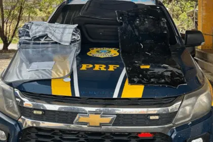 PRF apreende cerca de 6 kg de cocaína em ônibus interestadual