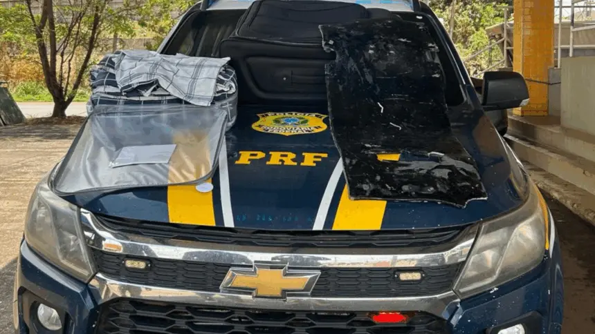 PRF apreende cerca de 6 kg de cocaína em ônibus interestadual