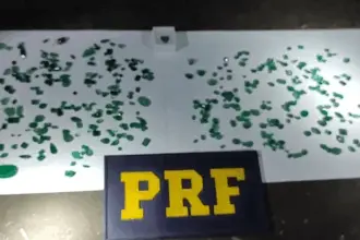 PRF apreende pedras preciosas sem origem comprovada na BR-153, em Jaraguá