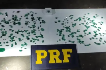 PRF apreende pedras preciosas sem origem comprovada na BR-153, em Jaraguá