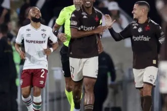 Rayan decide mais uma vez e Vasco derrota o Fluminense no Maracanã