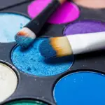 Veja como o brilho foi destaque da beleza nas passarelas da SPFW