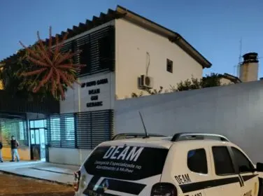 PCGO prende homem por descumprir medidas protetivas e tentar invadir casa de ex-companheira para ameaçá-la de morte