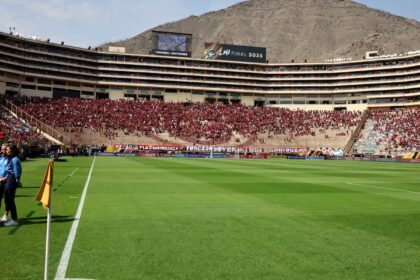 Ônibus atrasa e final da Libertadores começará às 18h15 (de Brasília)