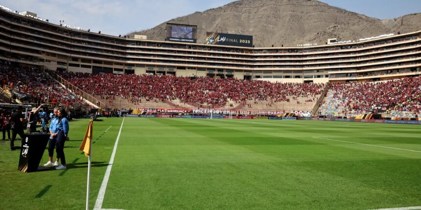 Ônibus atrasa e final da Libertadores começará às 18h15 (de Brasília)