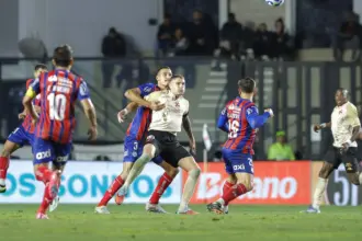 Mirando uma vaga na próxima Libertadores, Bahia recebe o Vasco