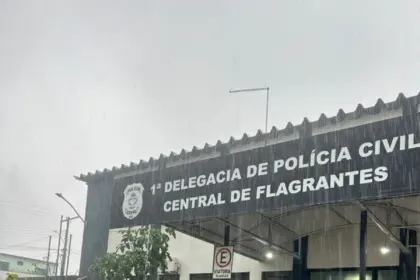 PCGO apreende adolescente por extorsão e por invadir rede social de vítima e acessar imagens íntimas, em Águas Lindas