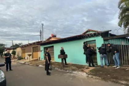 PCGO e PCDF cumprem mandado contra investigado que enviou mensagens de ódio e tentou acessar Embaixada dos EUA com mala em Brasília