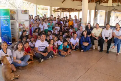 Câmara de Goianésia leva Gelateca Literária aos alunos de Juscelândia