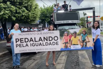 Colégio Maria Imaculada realiza Pedalada pela Igualdade em Goianésia
