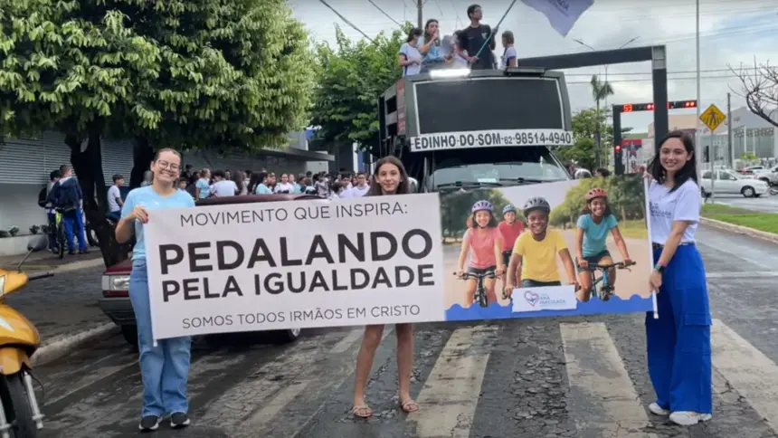 Colégio Maria Imaculada realiza Pedalada pela Igualdade em Goianésia