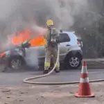 Corpo de Bombeiros é acionado para controlar incêndio em veículo no oste de Goianésia