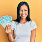 Recebeu o 13º salário? Veja 4 dicas usá-lo com consciência