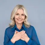 Envelhecimento feminino: entenda como as mudanças acontecem juntas